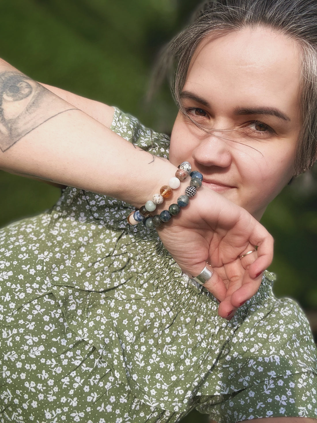 APIE KRISTALŲ SPALVŲ REIKŠMES