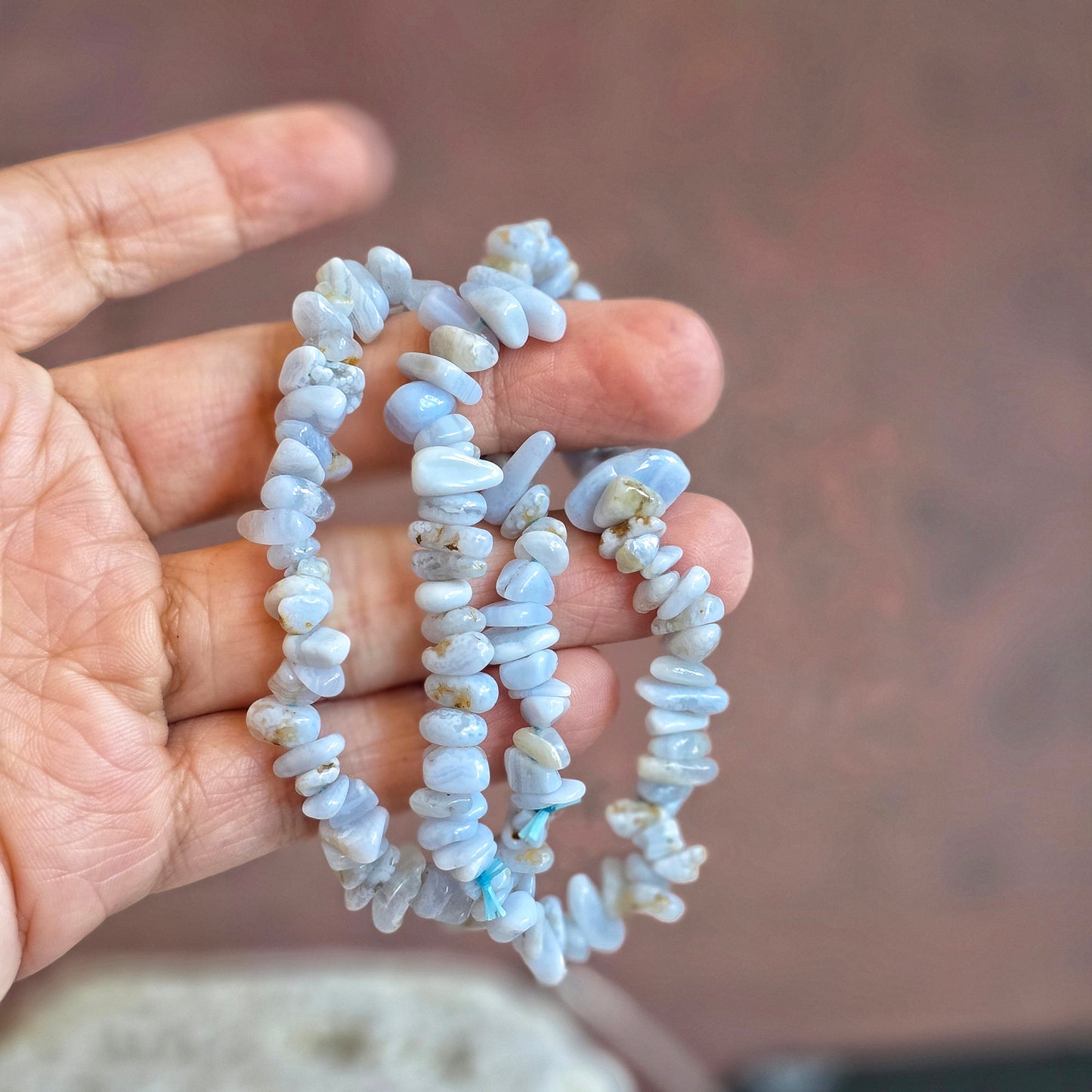 Melsvojo chalcedono apyrankė